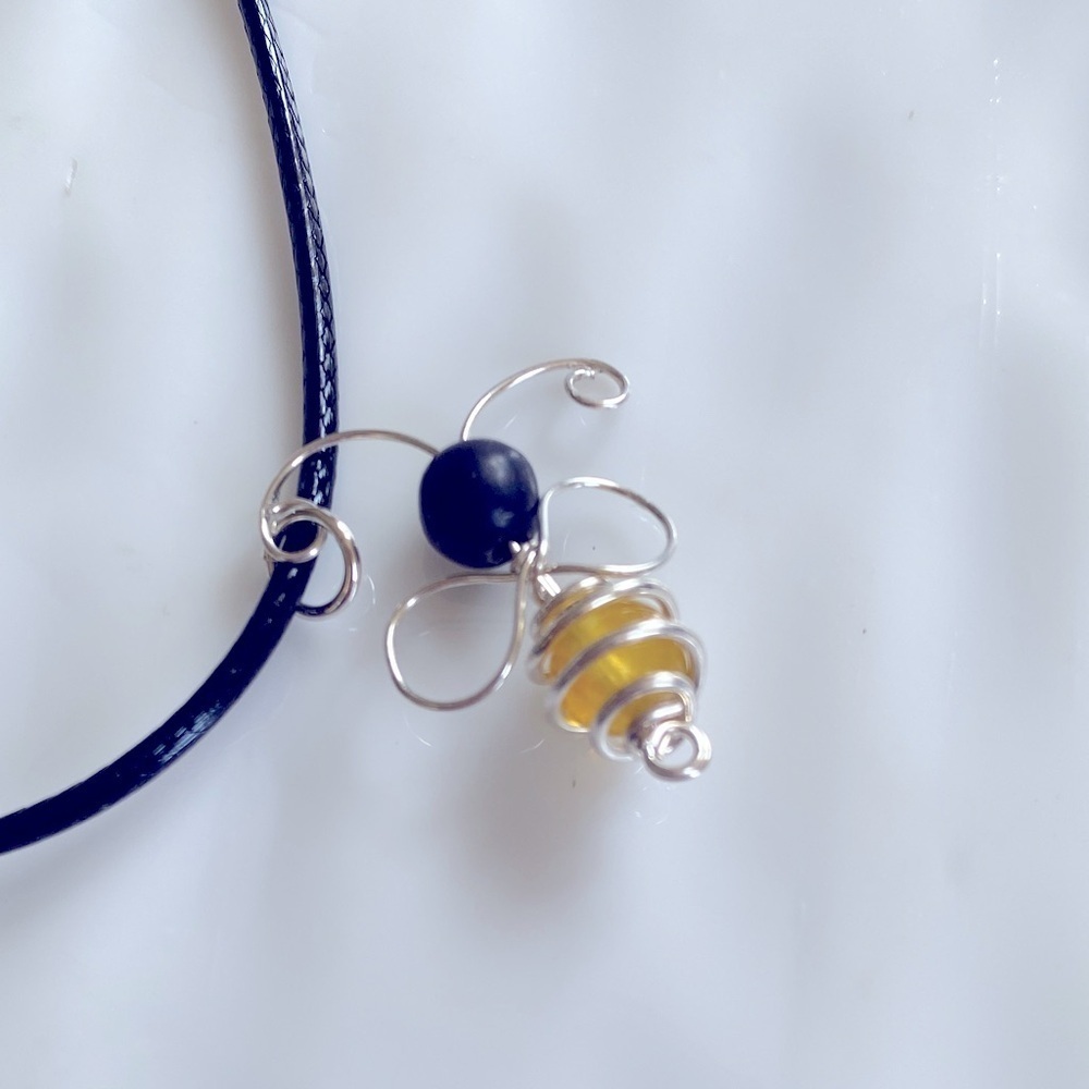 Elegant Silver and Yellow Bee Pendant Necklace - Picture 4 of 8